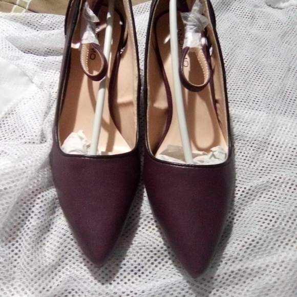 Andiamo raisin Color ladies 3" heels. NWOT. Size 7.5 - Picture 4 of 9